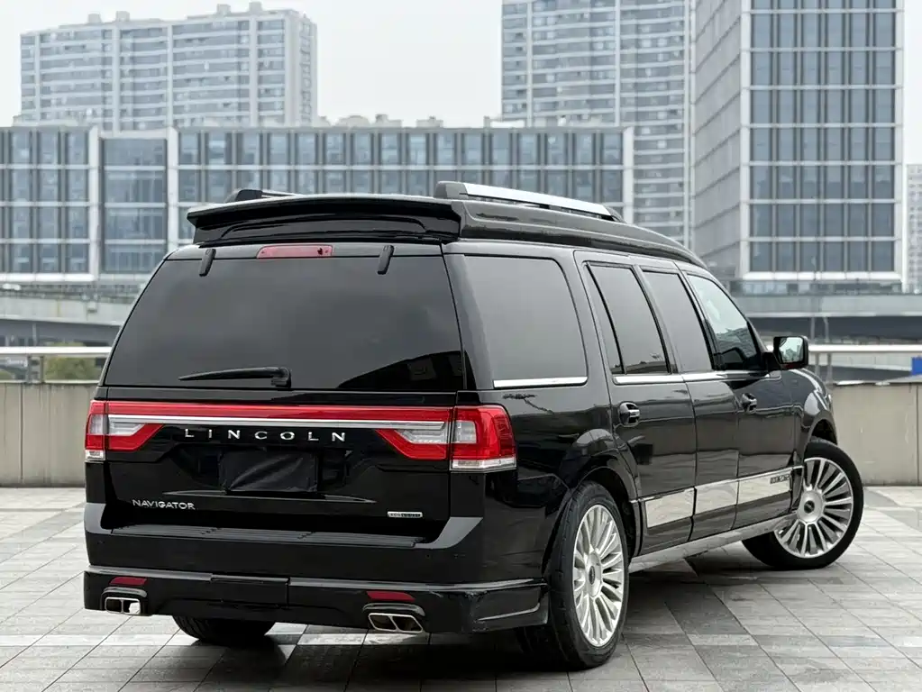 Lincoln Navigator 2017 — фото 14