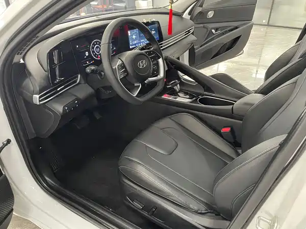 Hyundai Elantra 2023