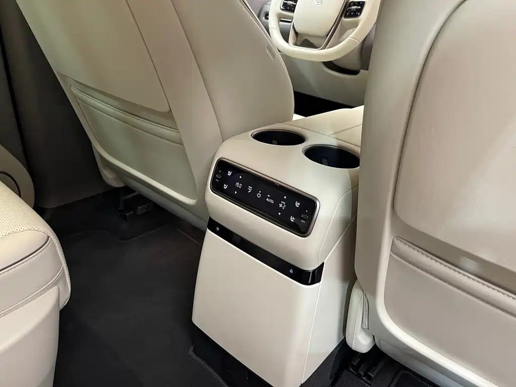 Li Auto i8 2025 — фото 14