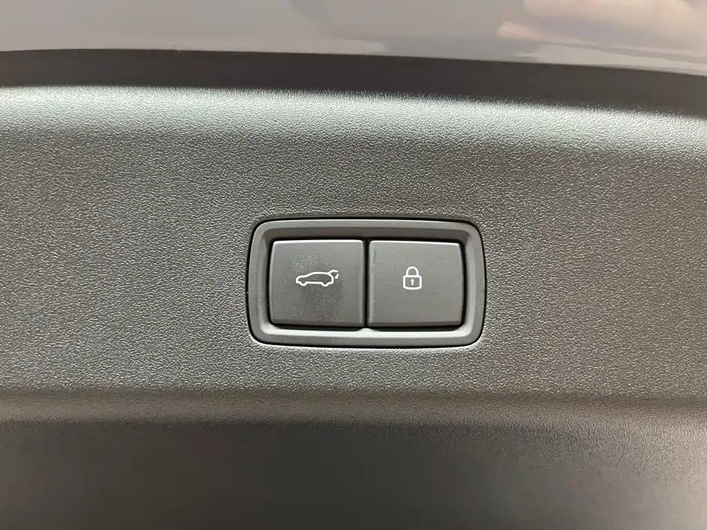 Li Auto i8 2025 — фото 32