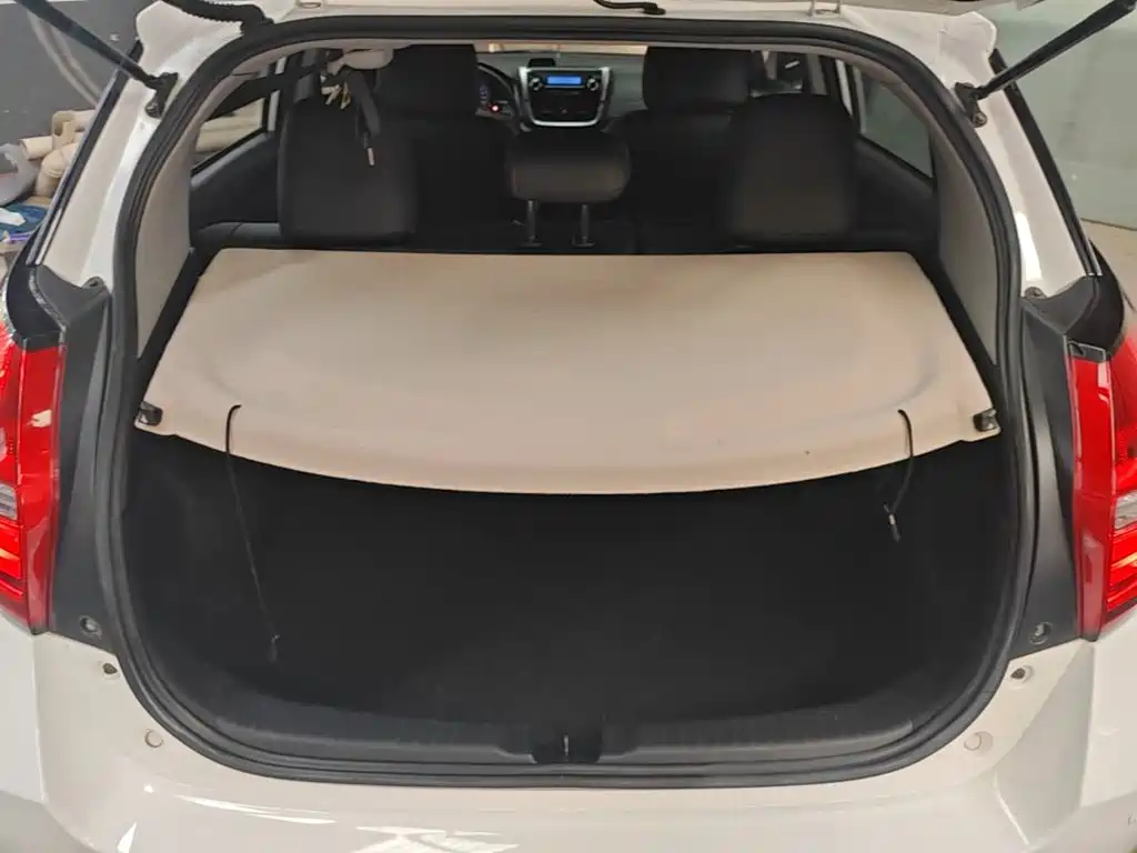 Toyota Yaris L 2017 — фото 19