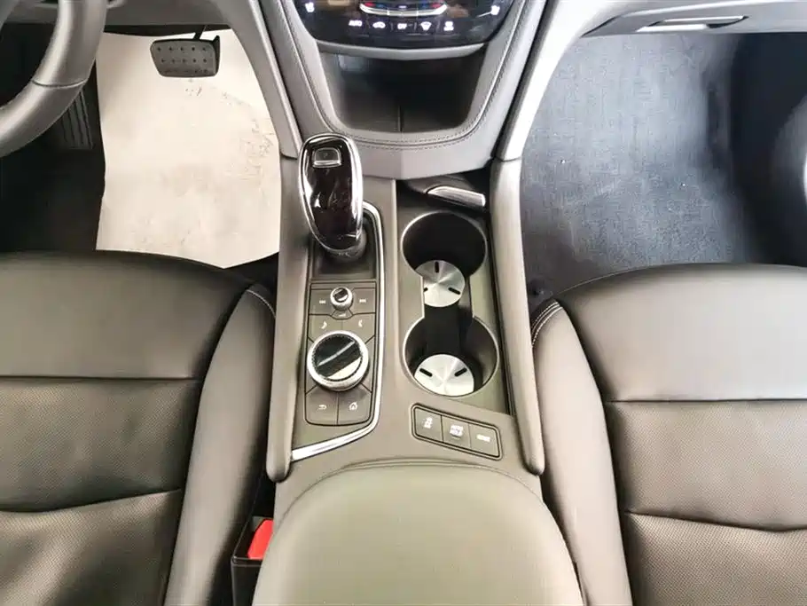 Cadillac XT6 2022 — фото 16