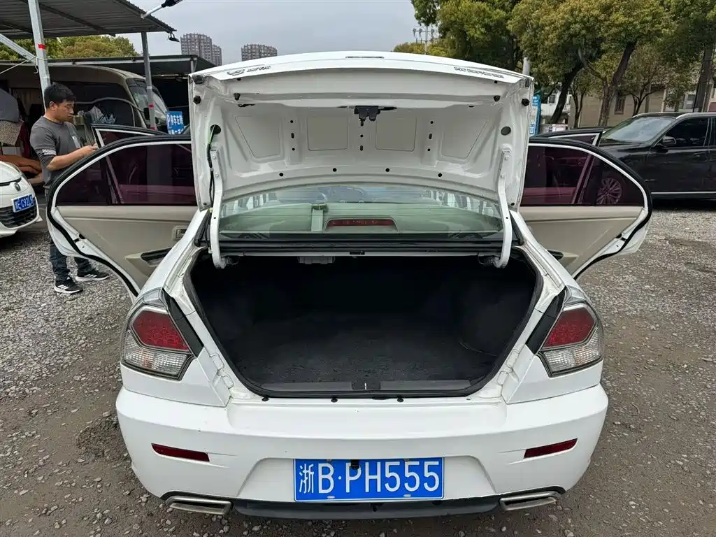 Soueast V3 Lingyue 2015
