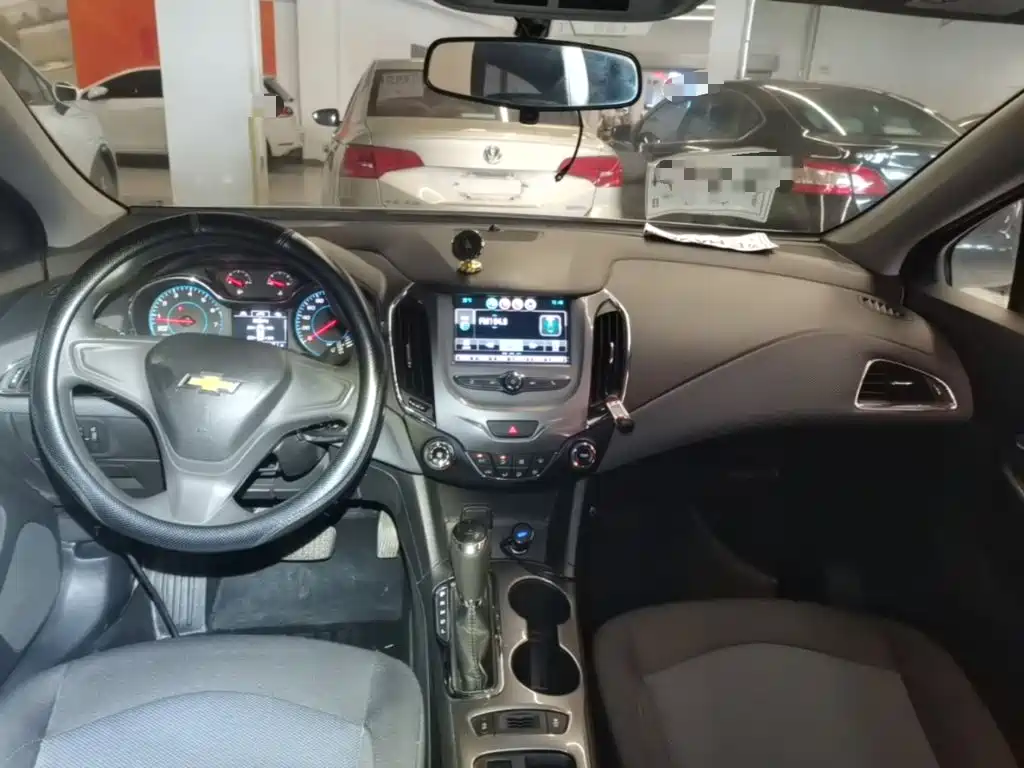 Chevrolet Cruze 2018 — фото 10