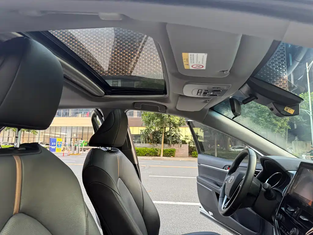 Toyota Camry 2023 — фото 10