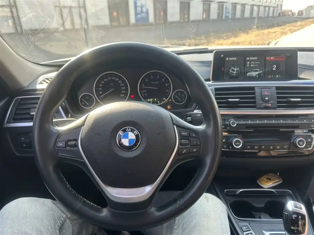 BMW 3 Series 2019 — фото 17
