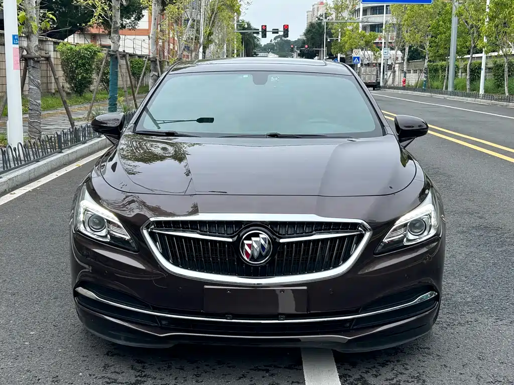 Buick LaCrosse 2017 — фото 2