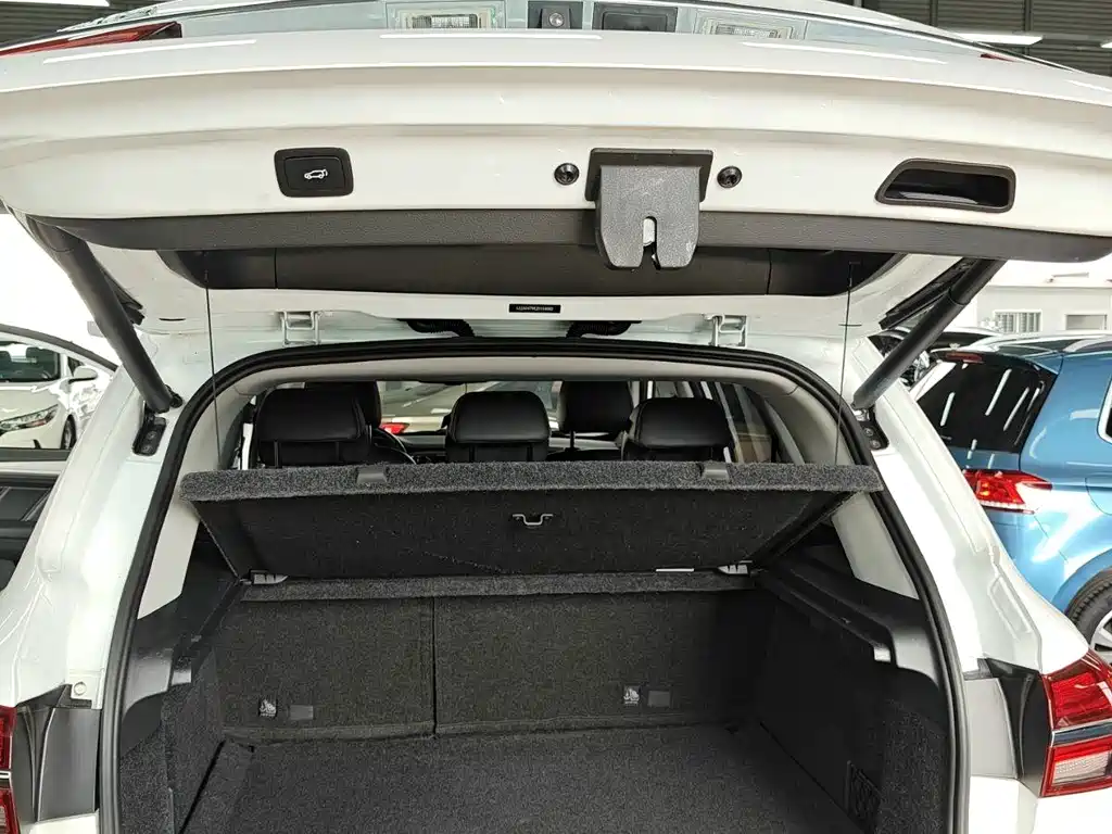 Roewe RX5 New Energy 2019 — фото 15
