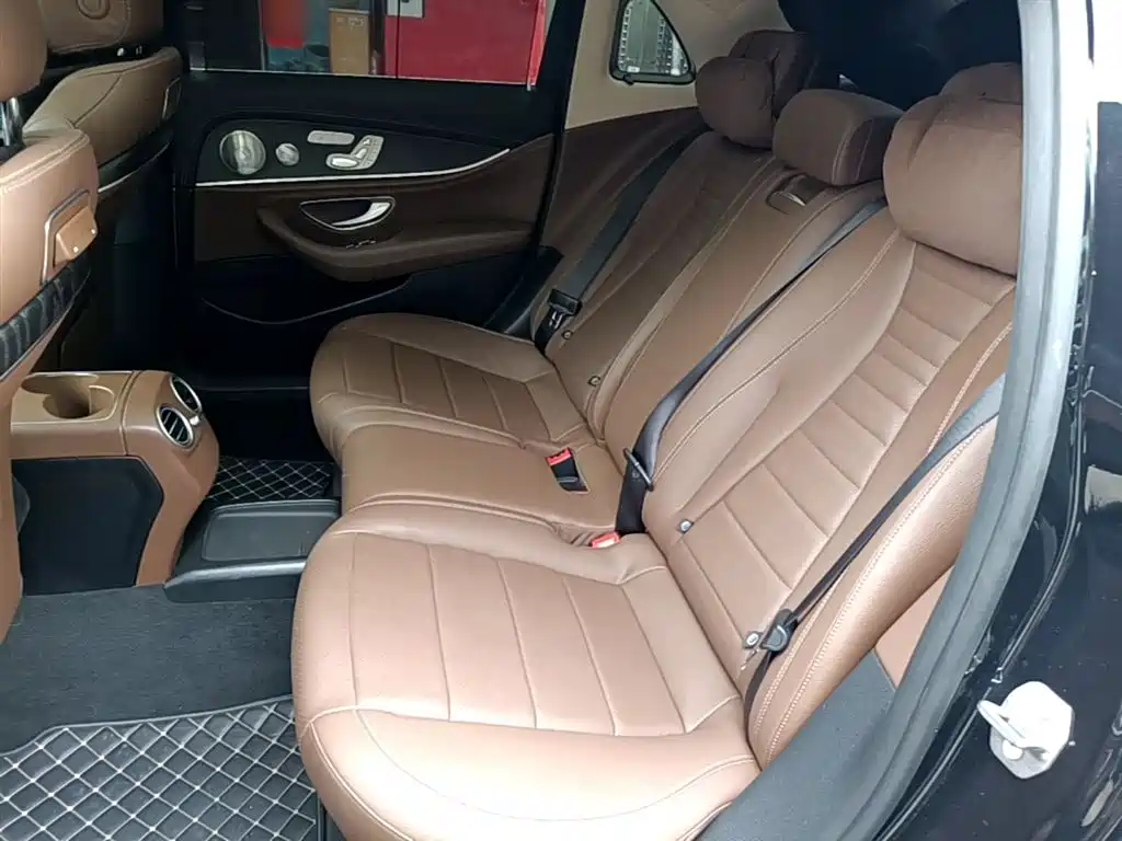 Mercedes-Benz E-Class 2019 — фото 13