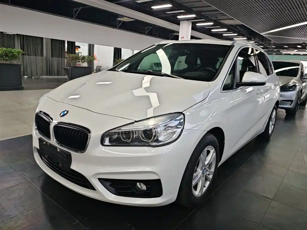 BMW 2 Series Active Tourer 2017 — фото 1