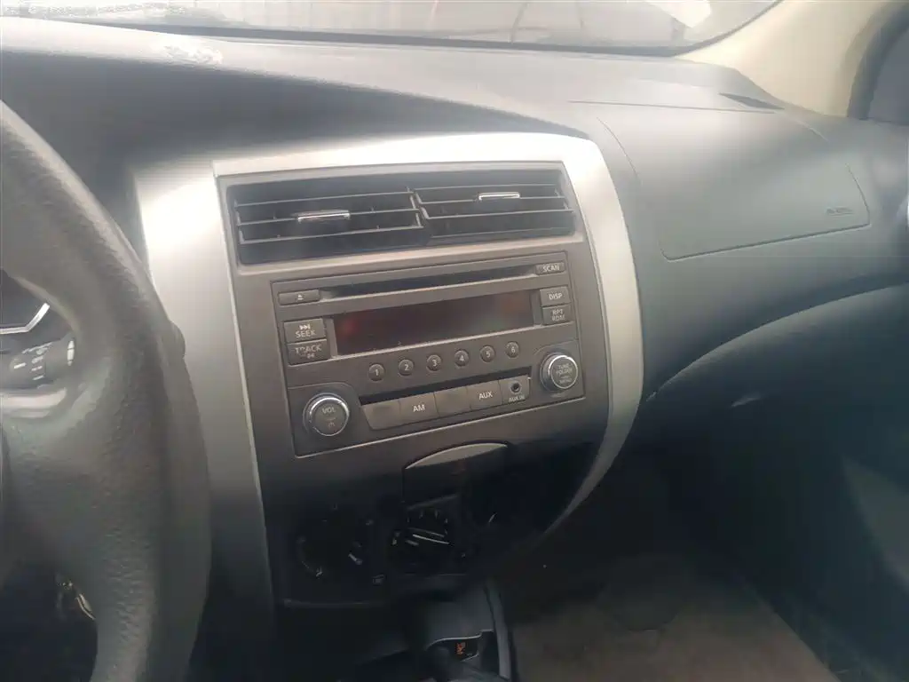 Nissan Livina 2015 — фото 10