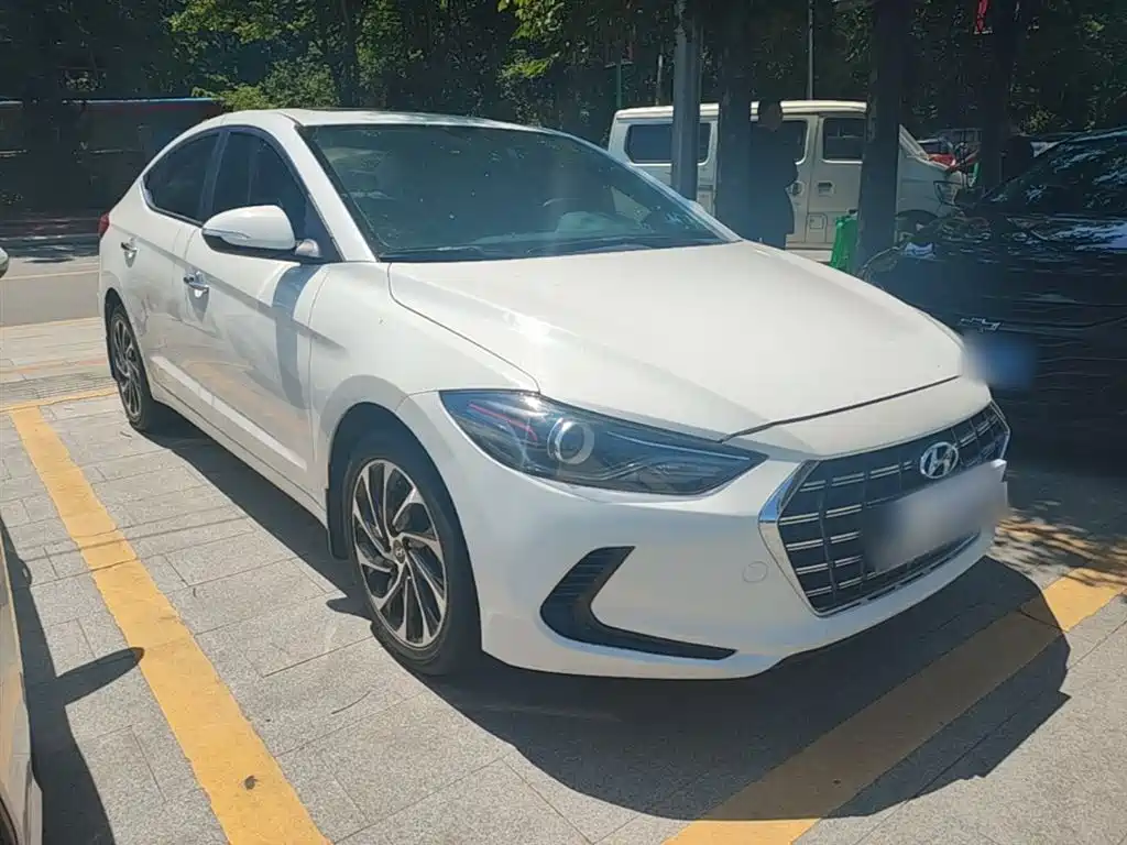 Hyundai Elantra 2020 — фото 4