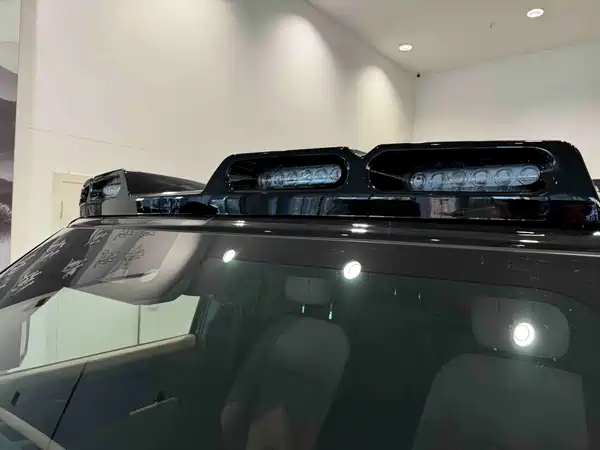 Land Rover Defender 2026