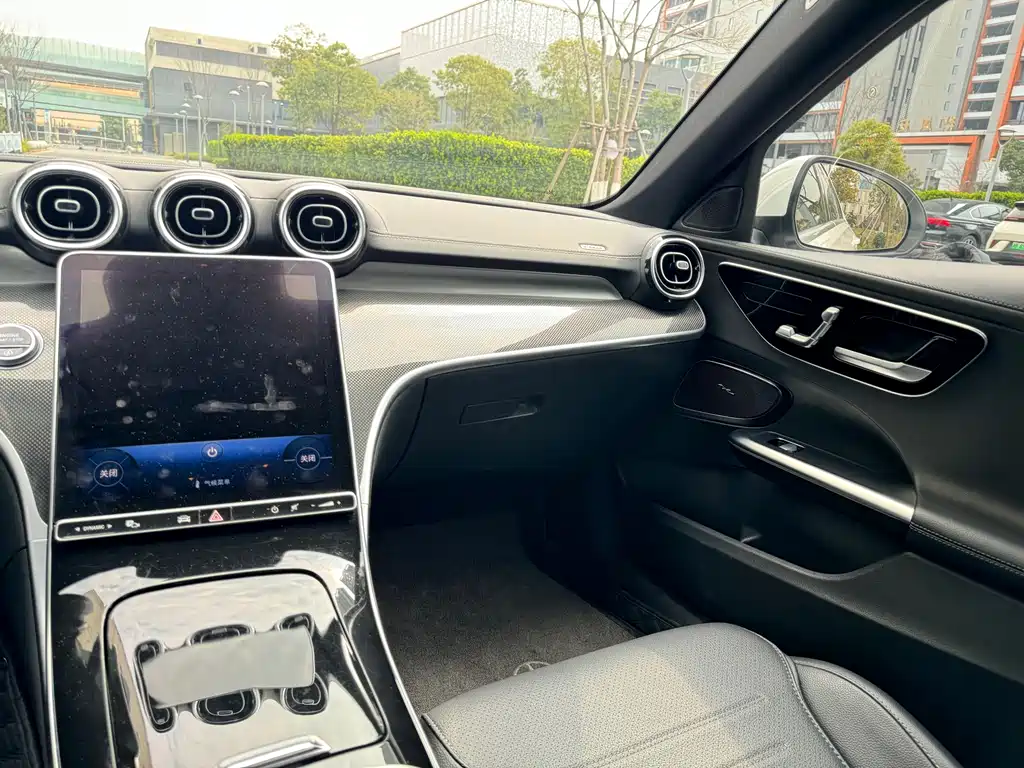 Mercedes-Benz C-Class 2023