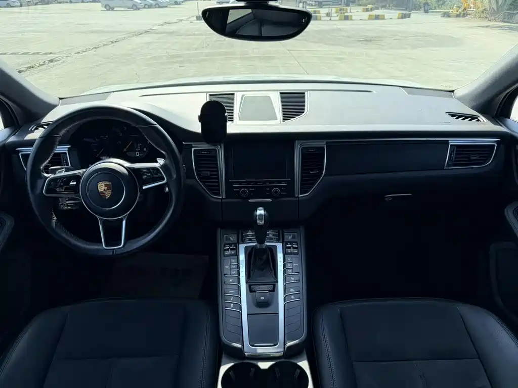 Porsche Macan 2017 — фото 18