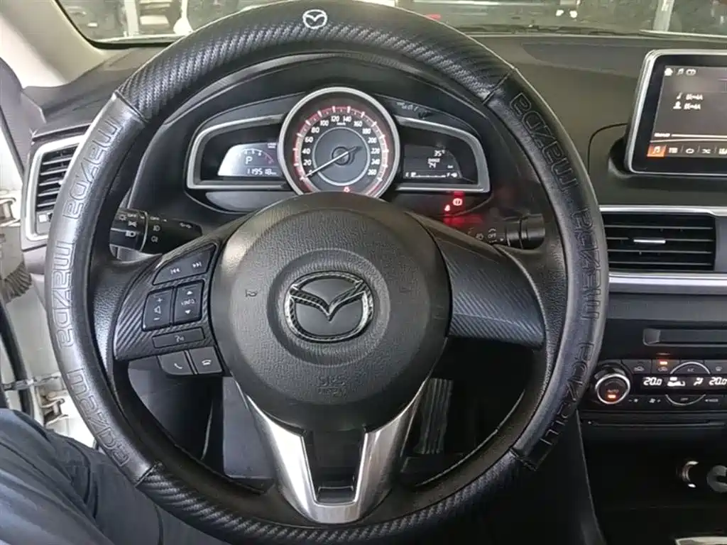 Mazda 3 Axela 2016 — фото 11