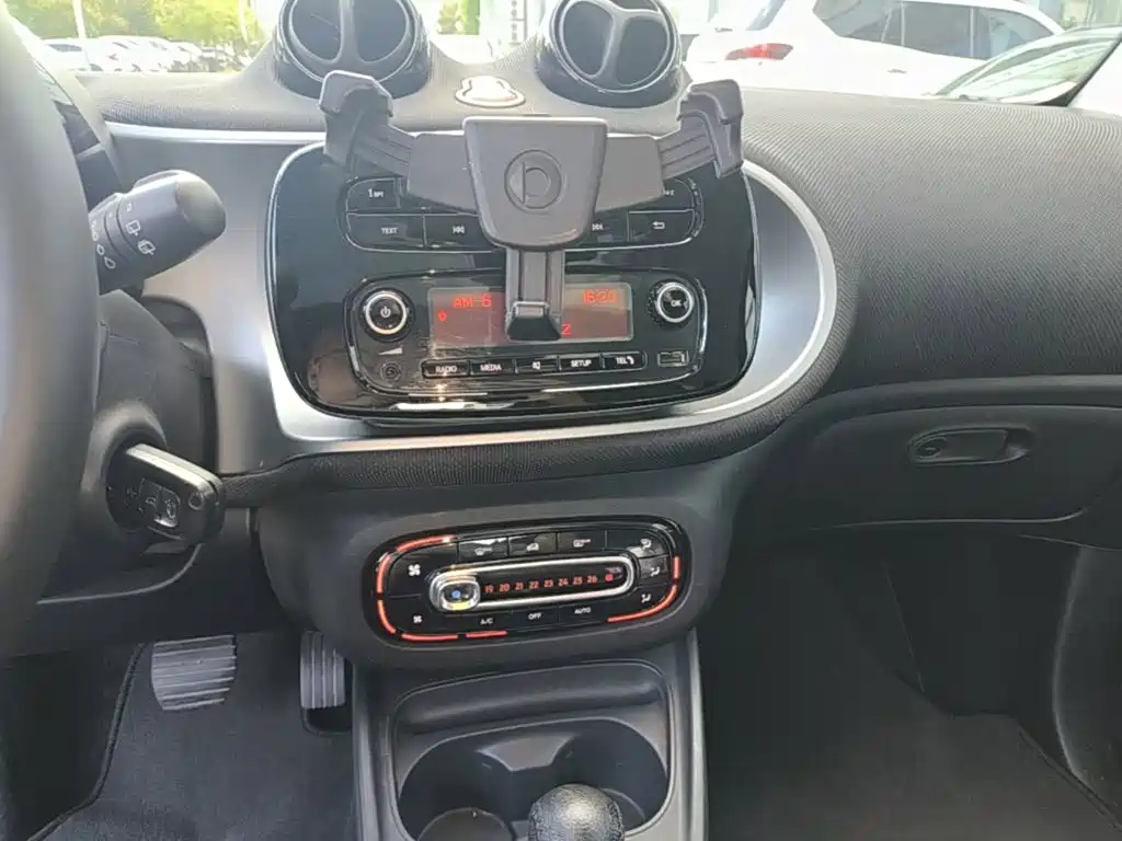 smart fortwo 2019 — фото 13
