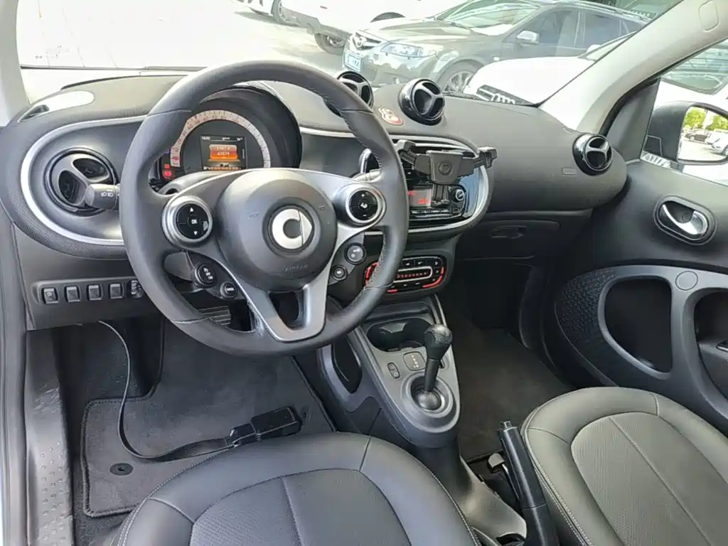 smart fortwo 2019 — фото 10