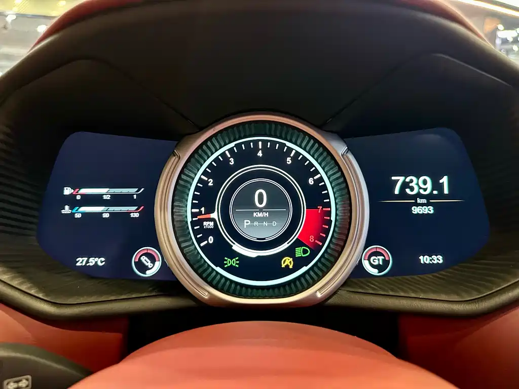 Aston Martin DB11 2019 — фото 10