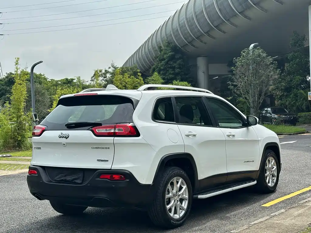 Jeep Cherokee 2016 — фото 6