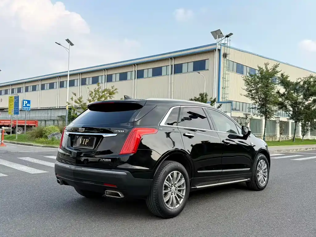 Cadillac XT5 2017 — фото 4
