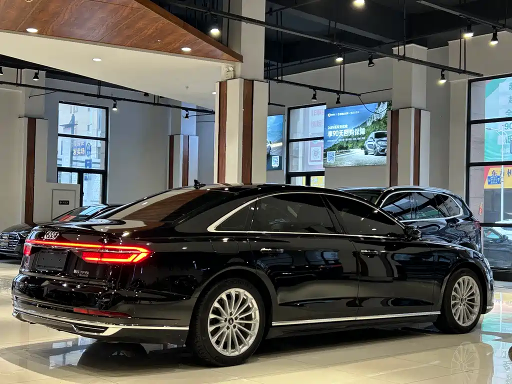 Audi A8 2021 — фото 35