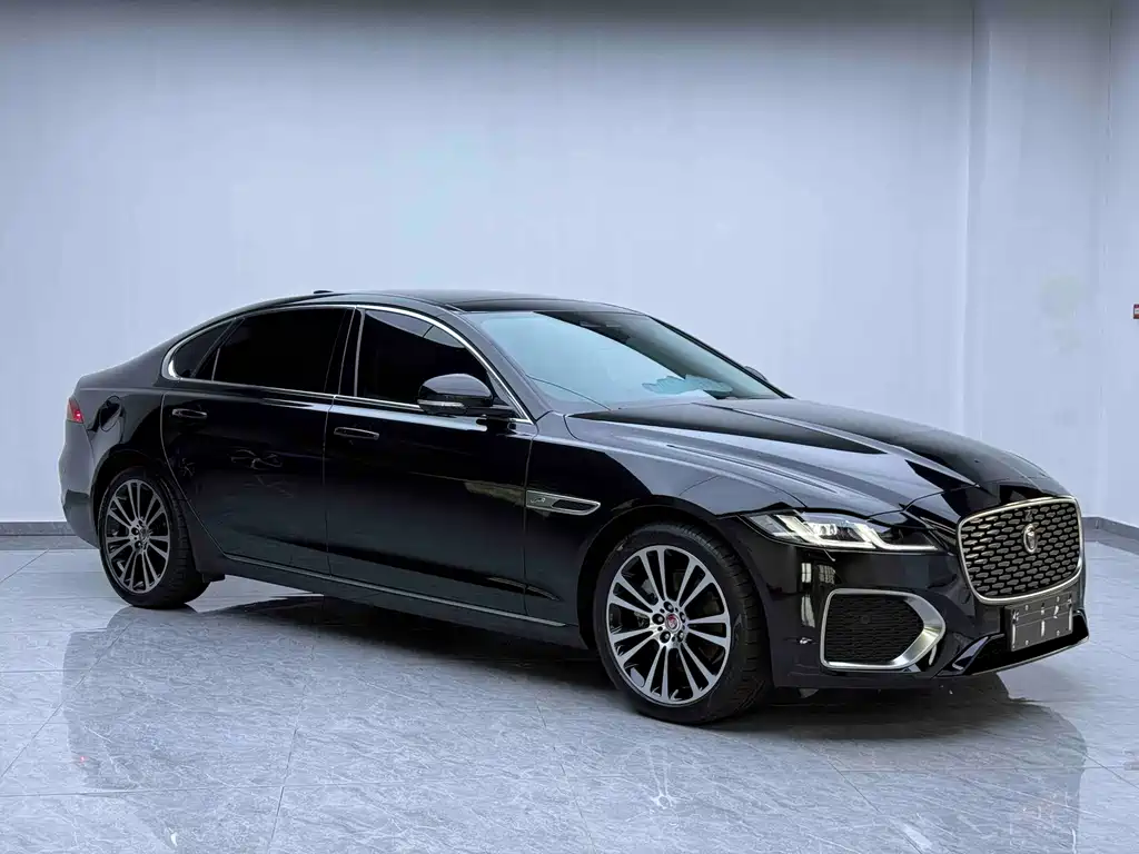 Jaguar XFL 2025 — фото 3