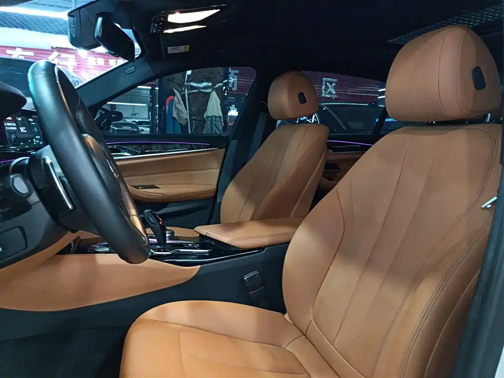 BMW 5 Series 2018 — фото 18
