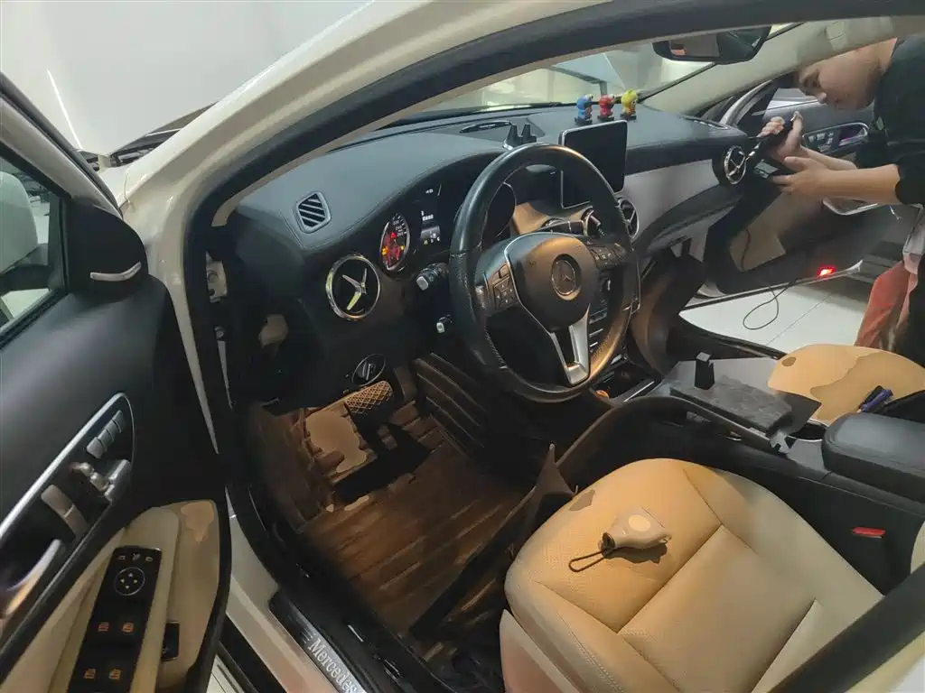 Mercedes-Benz GLA 2017 — фото 16