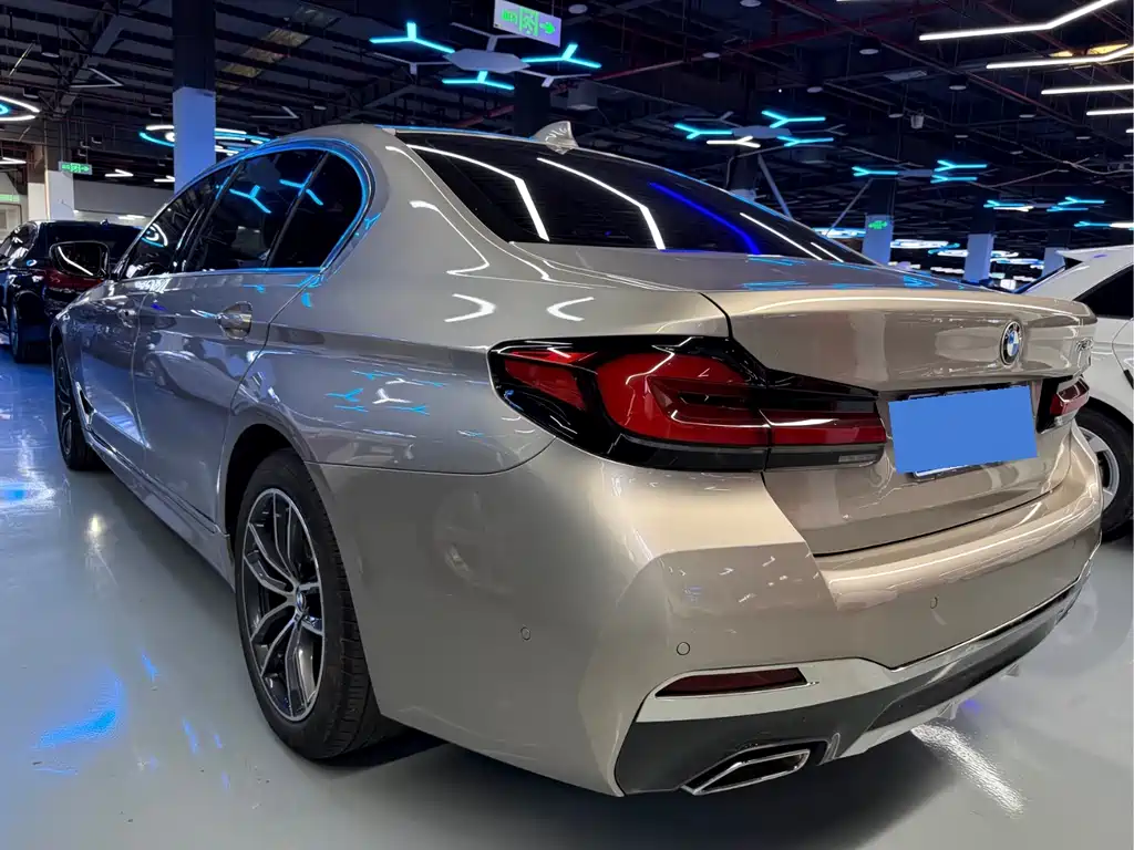 BMW 5 Series 2021 — фото 16