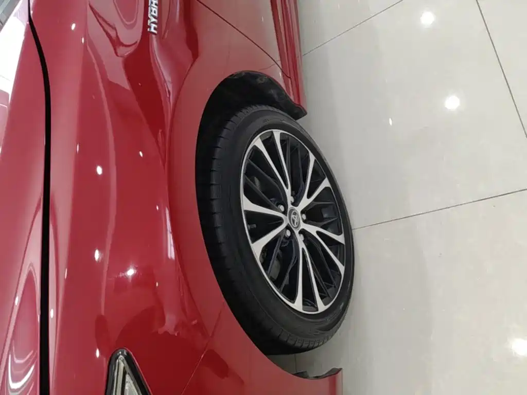 Toyota Camry 2019 — фото 23