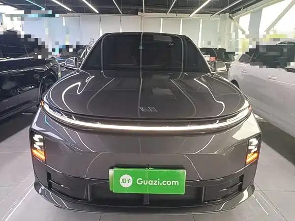 Li Auto L6 2025