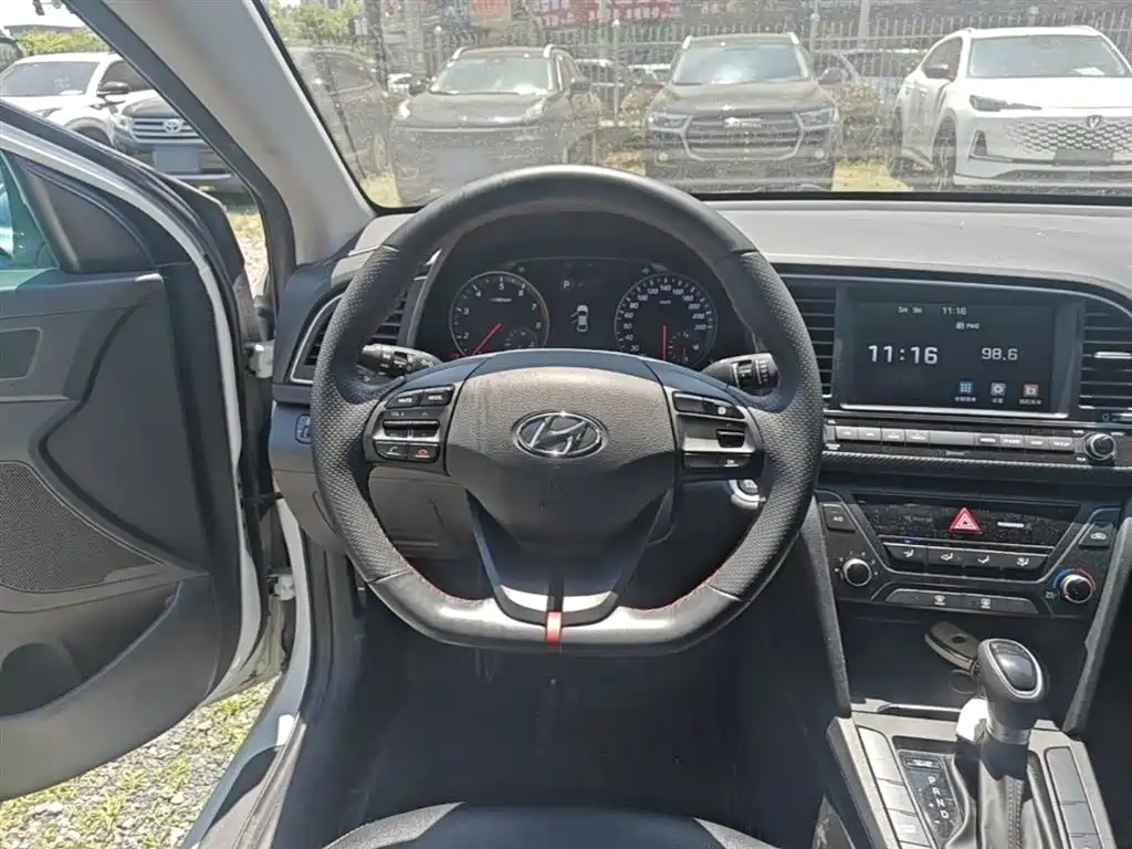 Hyundai Elantra 2019 — фото 11