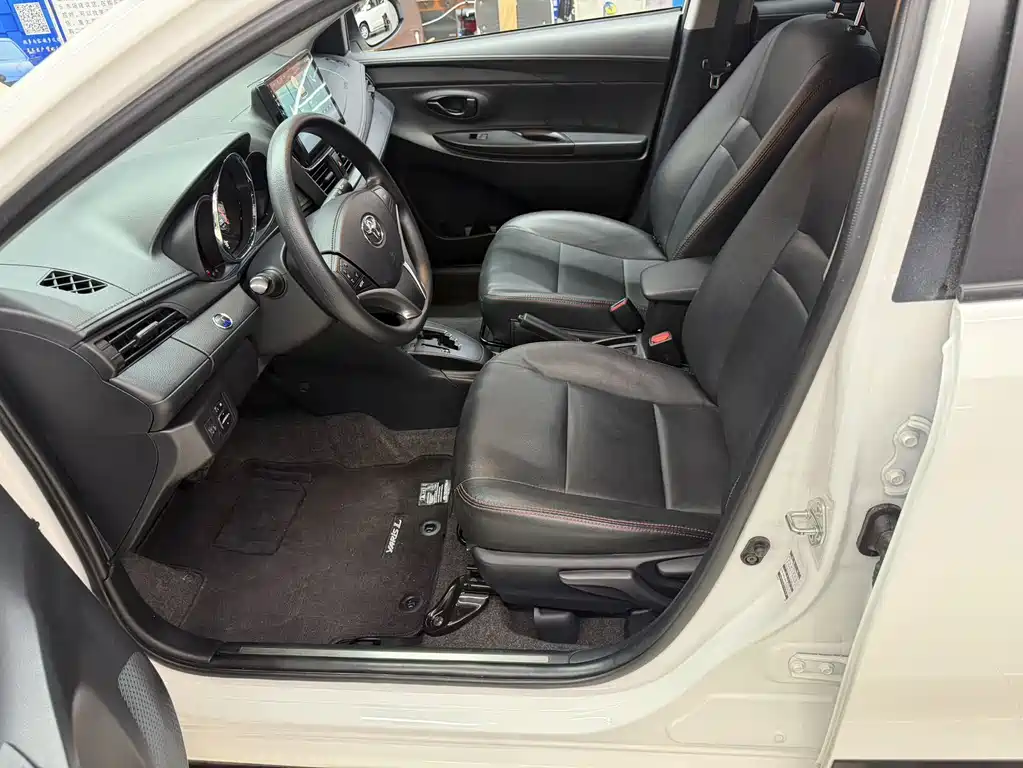 Toyota Yaris L 2022 — фото 12