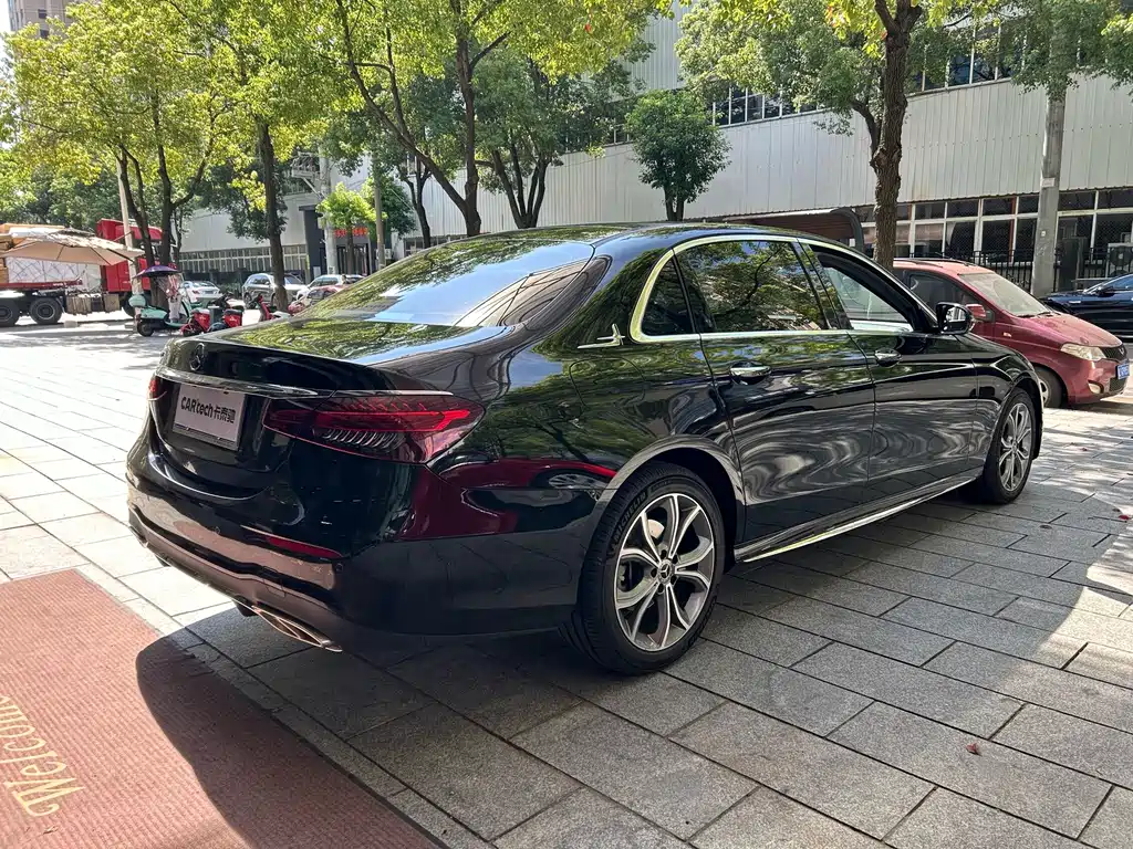 Mercedes-Benz E-Class 2023 — фото 15