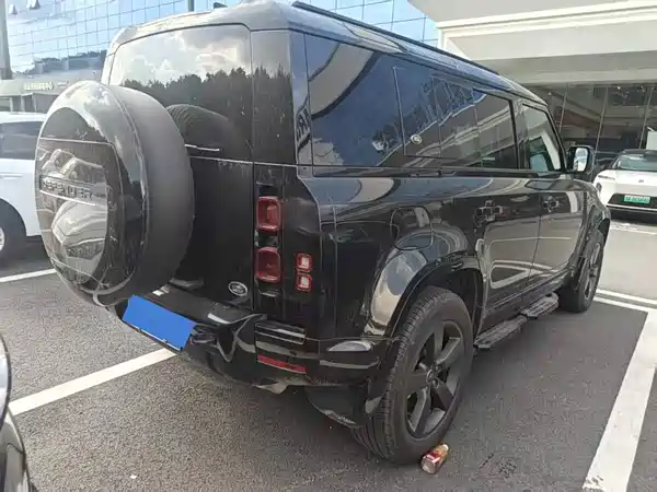 Land Rover Defender 2025