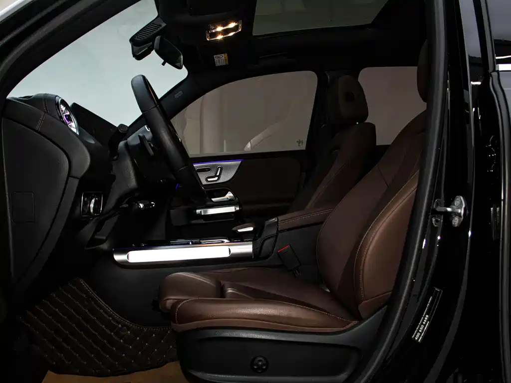 Mercedes-Benz GLB 2023 — фото 11