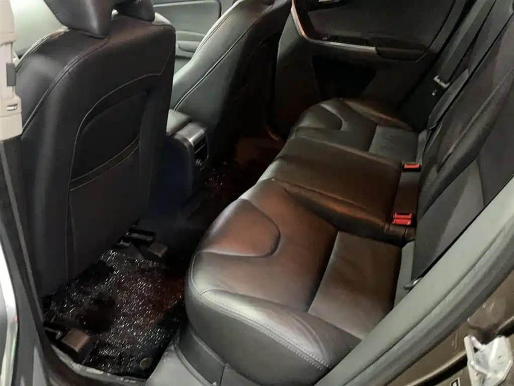 Volvo XC60 2016 — фото 11