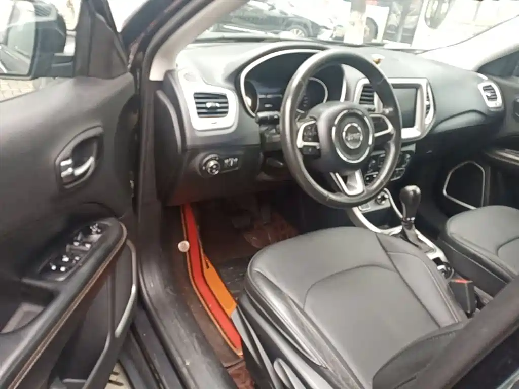 Jeep Compass 2018 — фото 16
