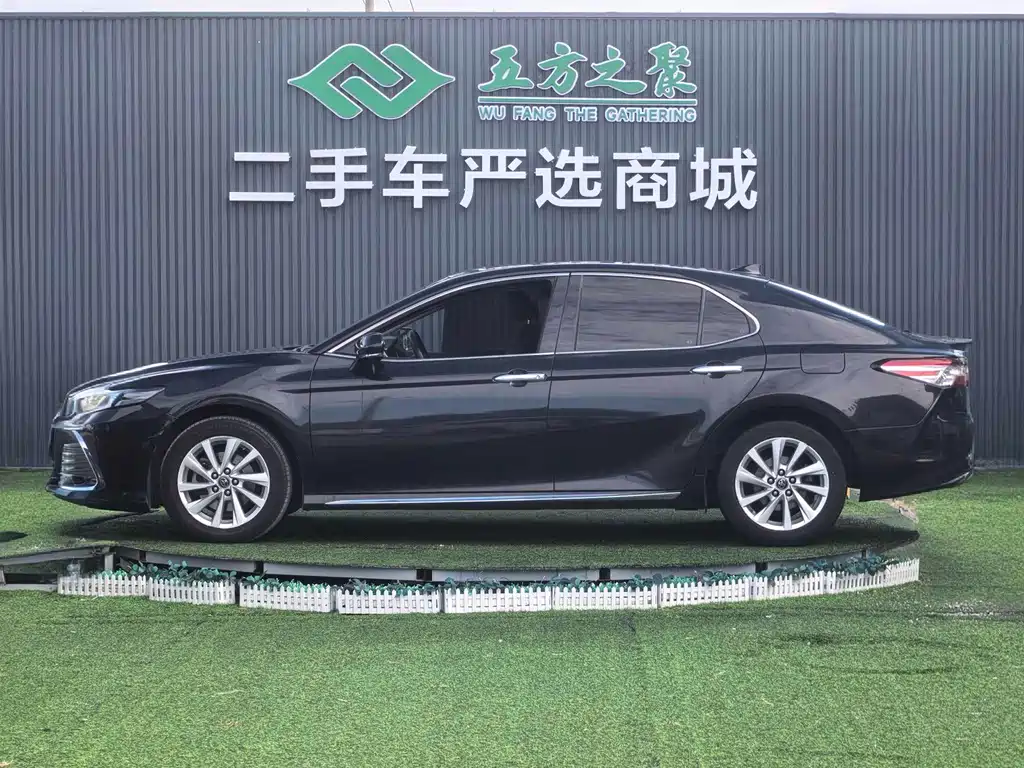 Toyota Camry 2023 — фото 19
