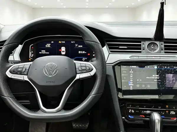 Volkswagen Magotan 2025