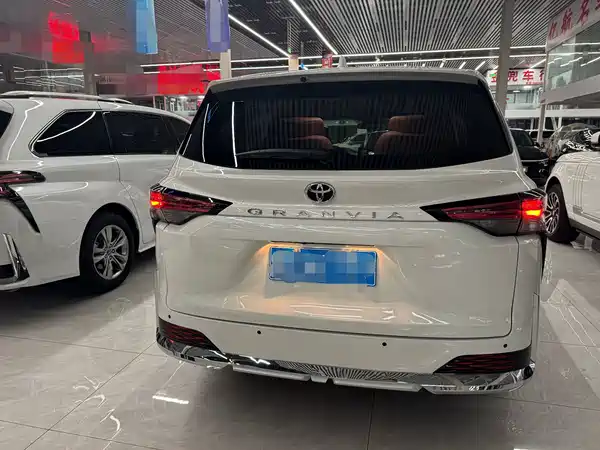 Toyota Granvia 2025