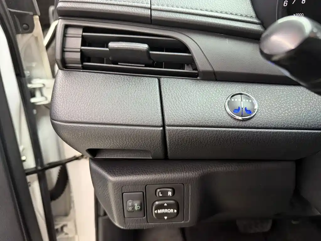 Toyota Yaris L 2022 — фото 18