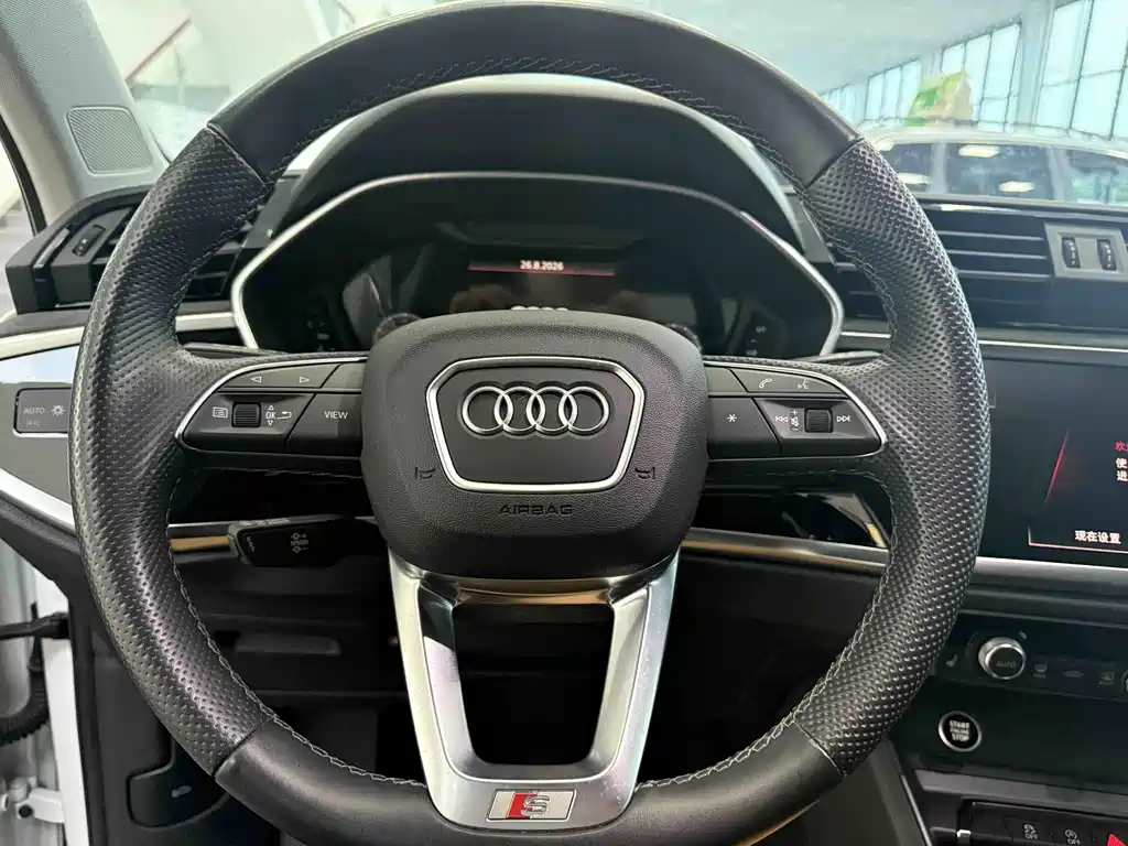 Audi Q3 Sportback 2022 — фото 10
