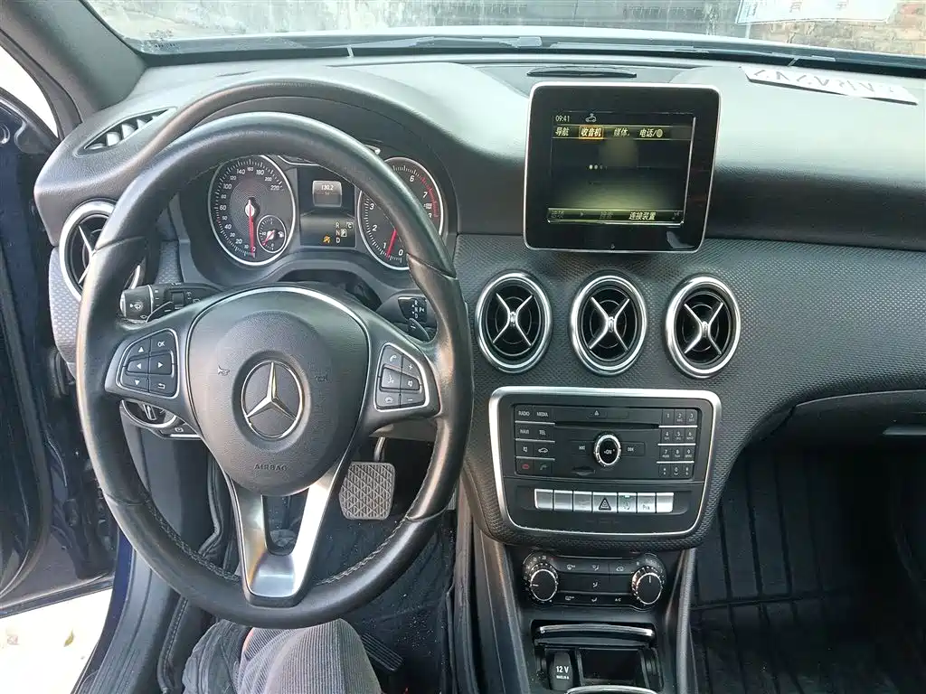 Mercedes-Benz A-Class 2017 — фото 6
