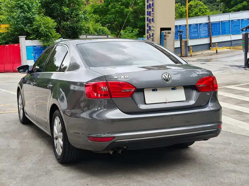 Volkswagen Sagitar 2013