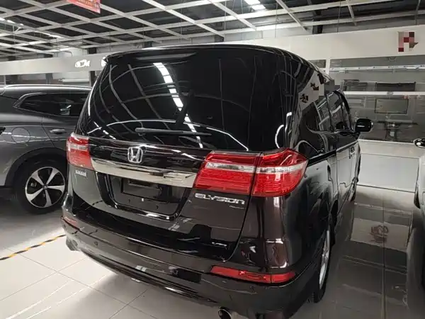 Honda Elysion 2015