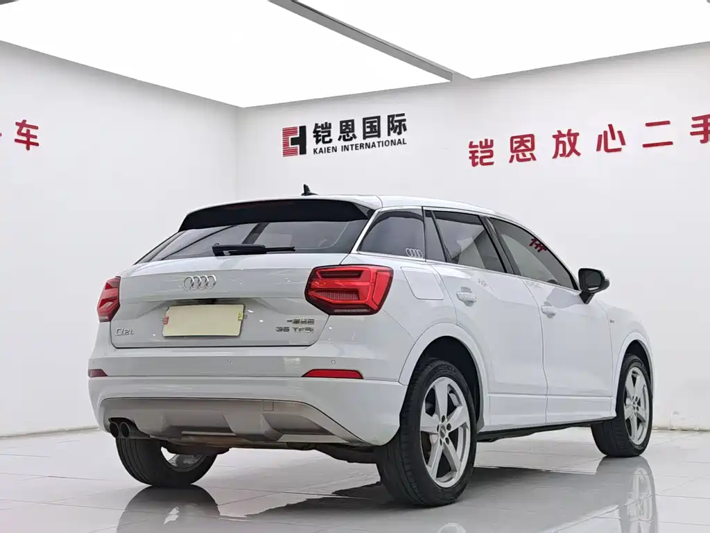 Audi Q2L 2019