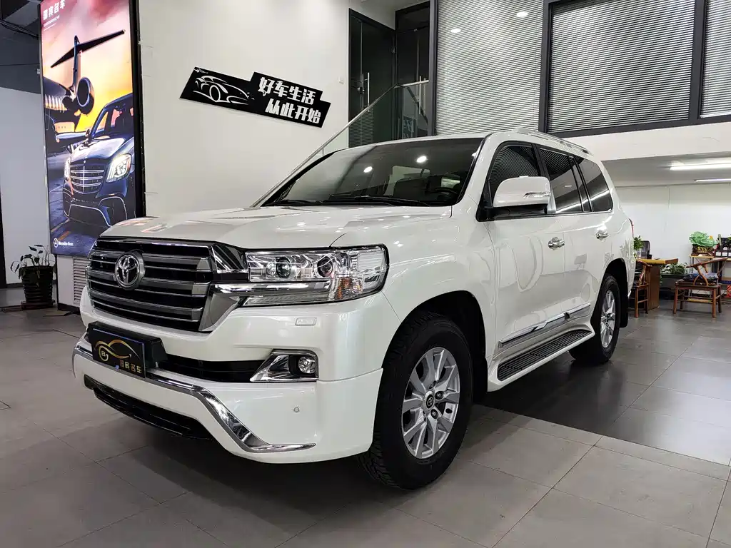 Toyota Land Cruiser 2017 — фото 3