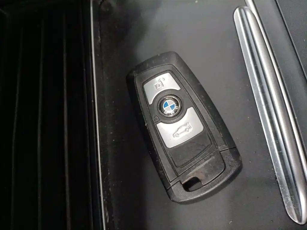 BMW 3 Series 2017 — фото 17